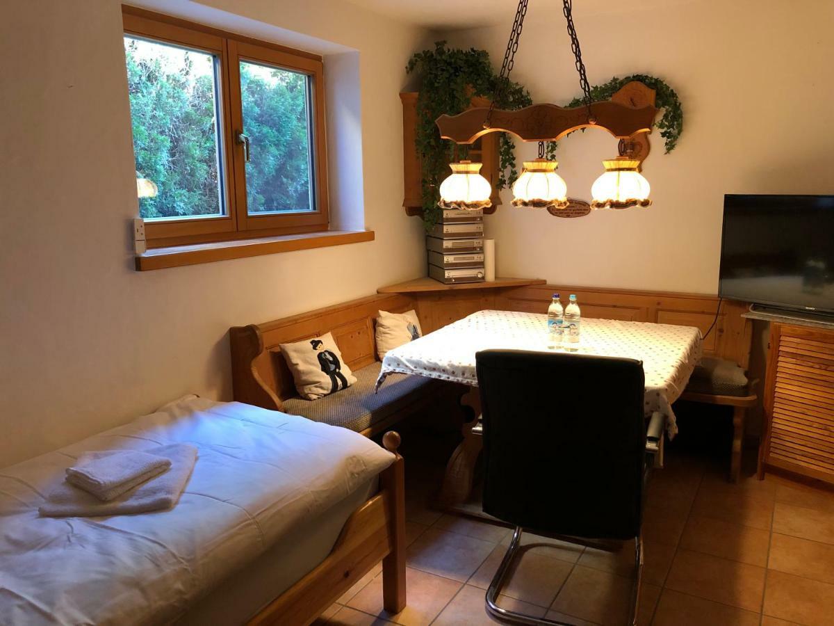 94 - Private Rooms Eichenau Exterior foto